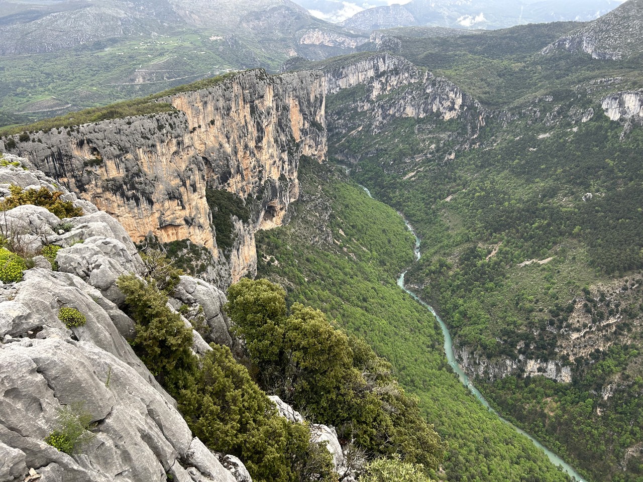 Kliknutm zavete okno.